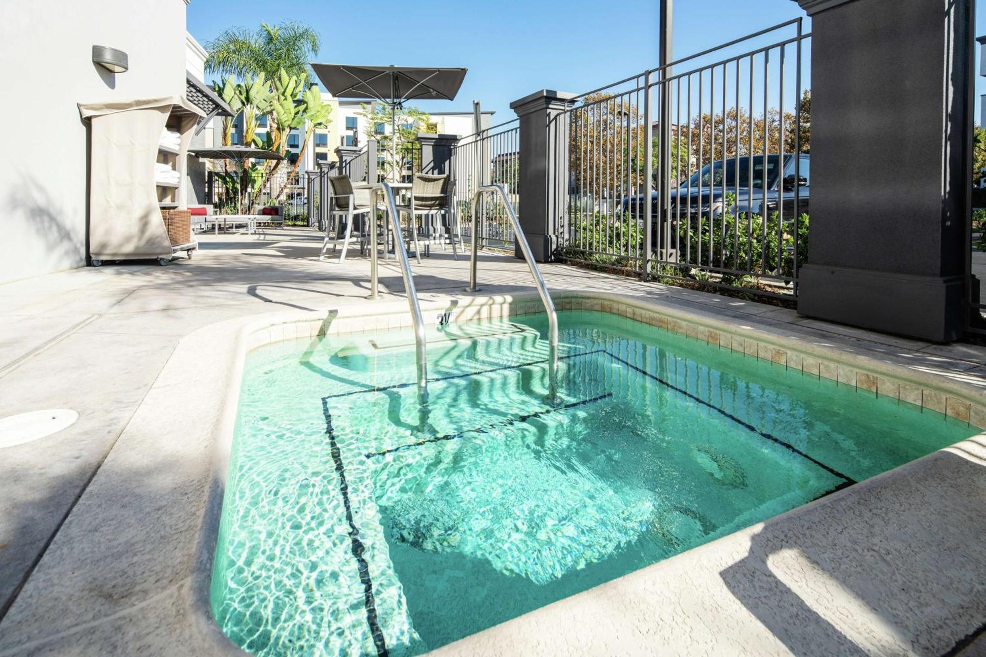 Hilton Garden Inn Irvine Spectrum Лейк-Форест Экстерьер фото